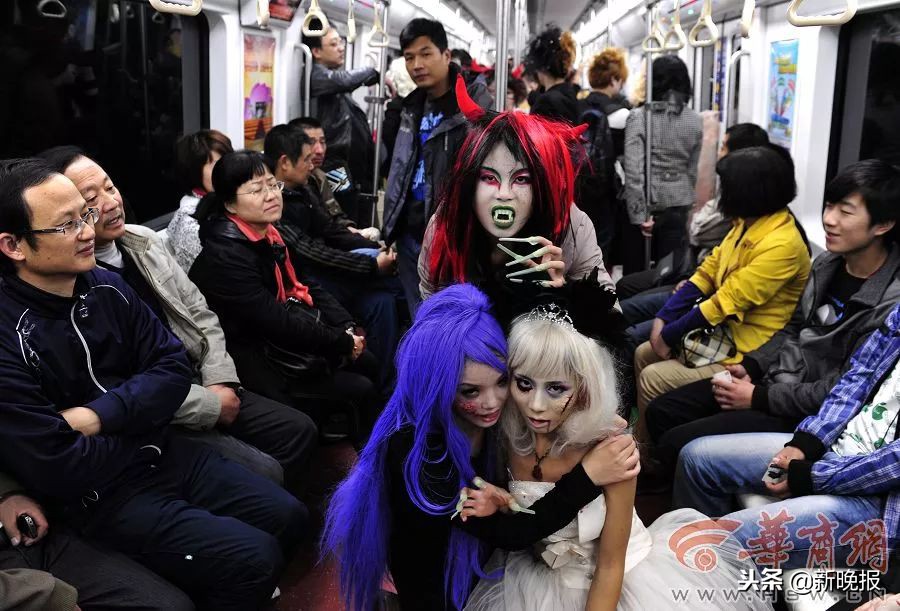 网传地铁惊现“鬼新娘”，大叔痛斥：人不人鬼不鬼！官方回应来了……