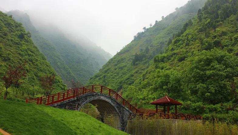 秦岭深处绝美村落,秦岭深处一座美丽的世外桃源