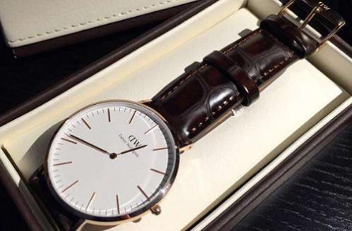 dw手表不走了是什么原因如何处理,dw石英表不走了怎么办