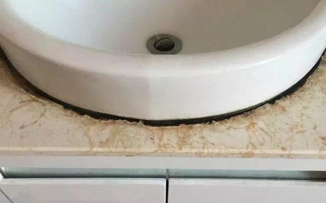 洗碗池缝隙胶发霉变黑处理小技巧,洗碗台漏水维修