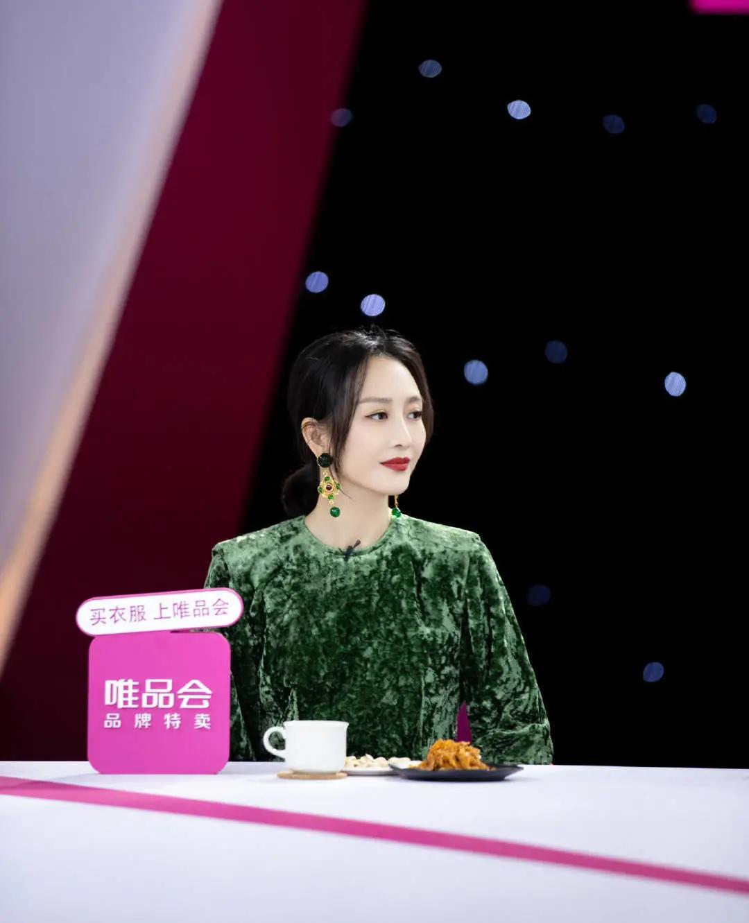 钟楚曦耳环高清图片,钟楚曦耳饰特辑