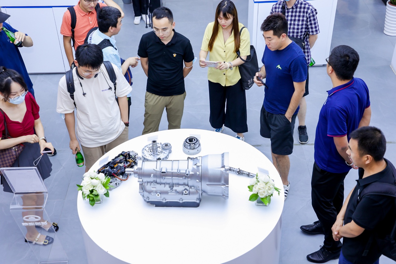 新款奥迪3.0t,奥迪2.0t和宝马三系哪个动力更强