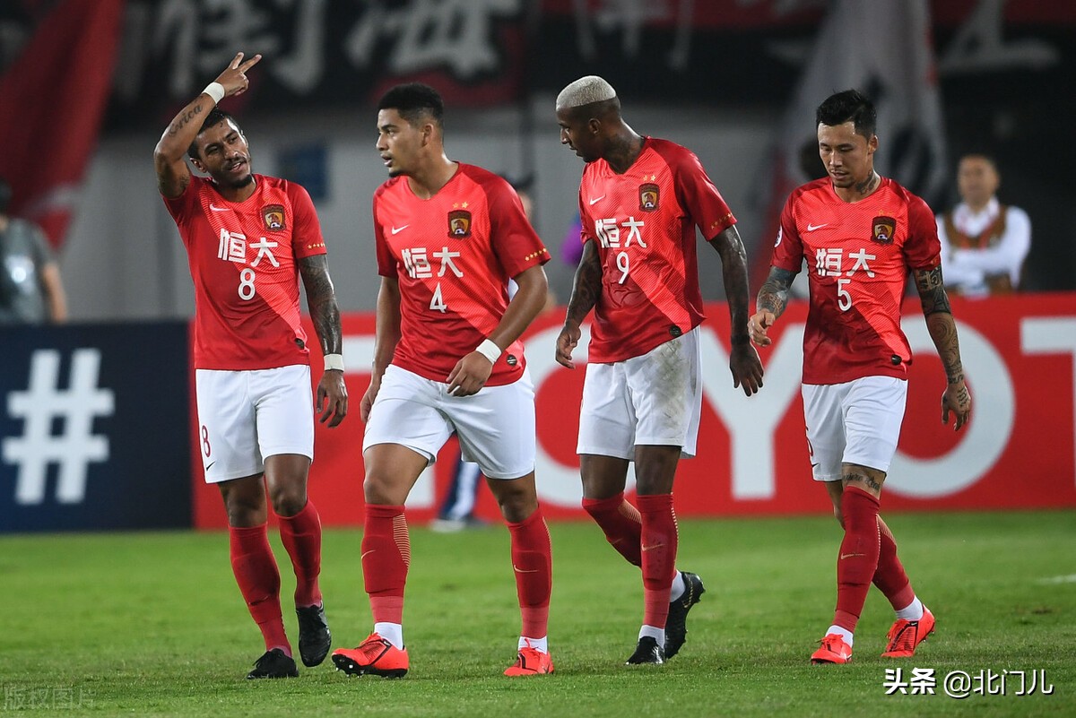 恒大头号核心现身老东家：换新球衣训练，身体已显发福