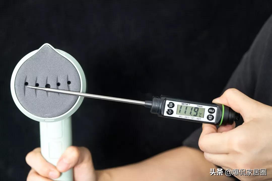 1分钟摆平皱巴巴的衣服，路人秒变“型男潮女”，精致有品味