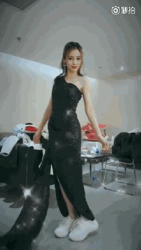 梅根产后肚子大,梅根真的是怀假肚子吗