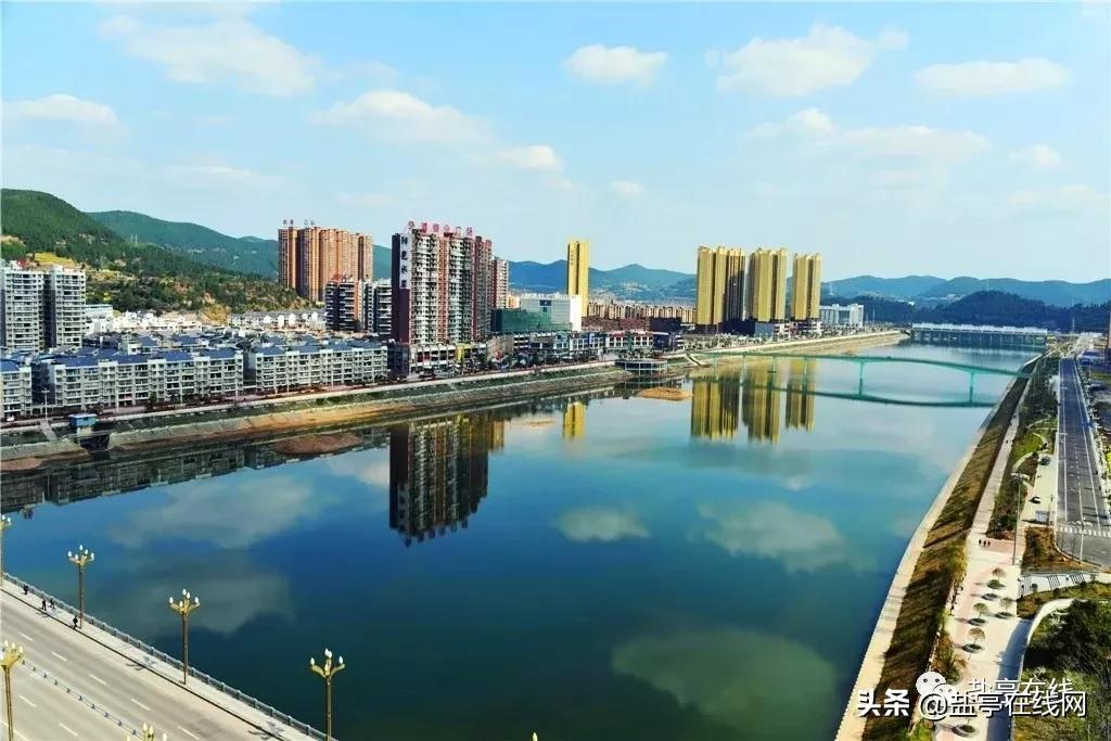 你为什么回到你的家乡,你为什么要回老家小县城