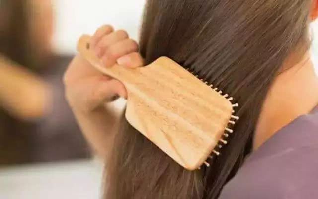 为什么经常洗头还是很多头皮屑,每天洗头为什么头皮屑还是很多