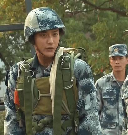 黄子韬是个搞笑的人吗,黄子韬是时代少年团的队员吗