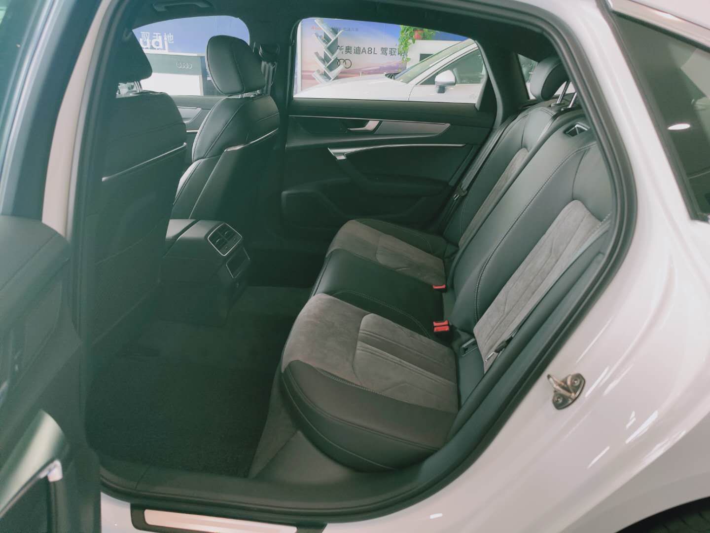 奥迪a6l乞丐版落地价,奥迪a6l乞丐测评