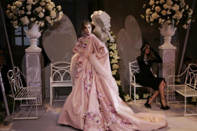 全球最撩超模！一双狐狸媚眼迷倒众生，爆红后却在乡下养鸡？