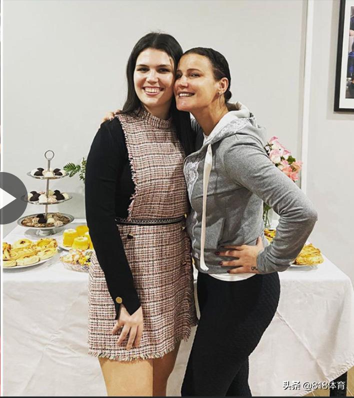 c罗回豪宅完整视频,c罗回里斯本给妈妈过生日