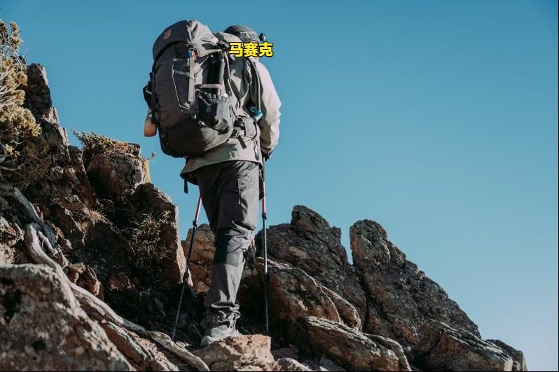 瑞典北极狐fjallraven羽绒服m码,fjallraven北极狐双肩包75折