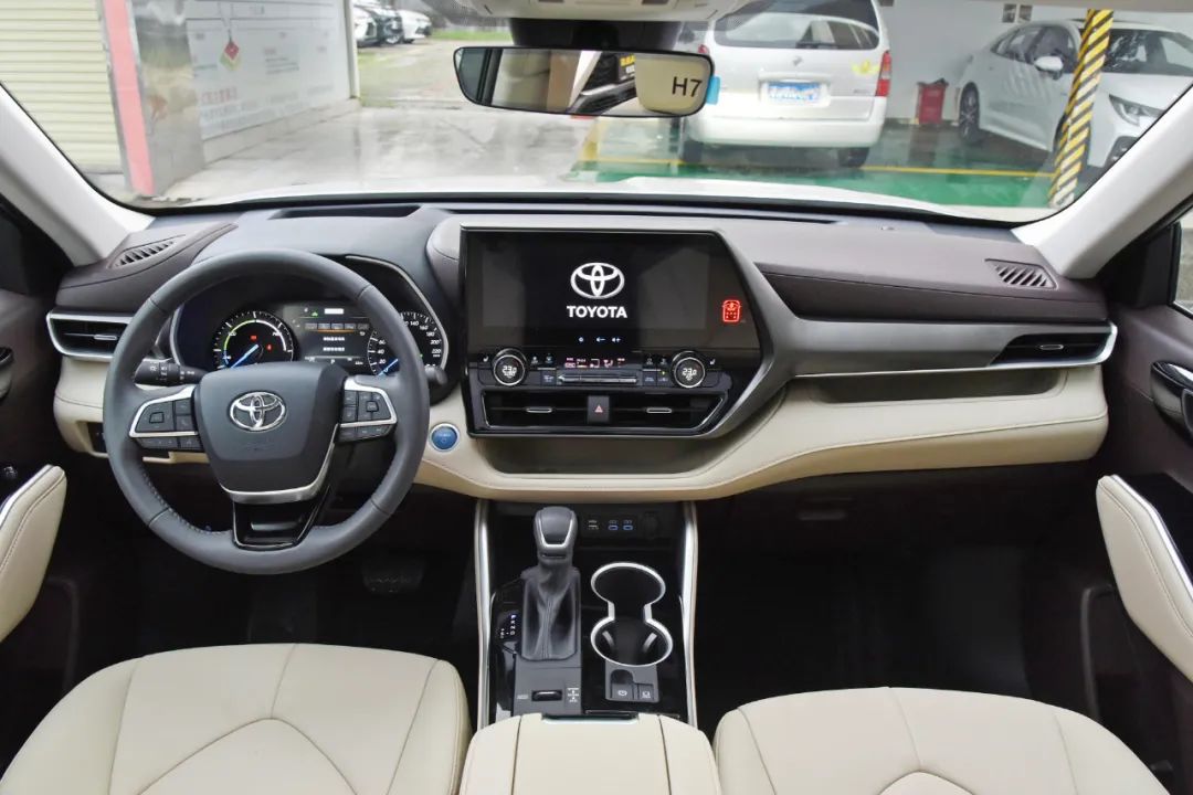 皇冠陆放suv发动机和汉兰达一样么,汉兰达2.5混动评测pk皇冠陆放