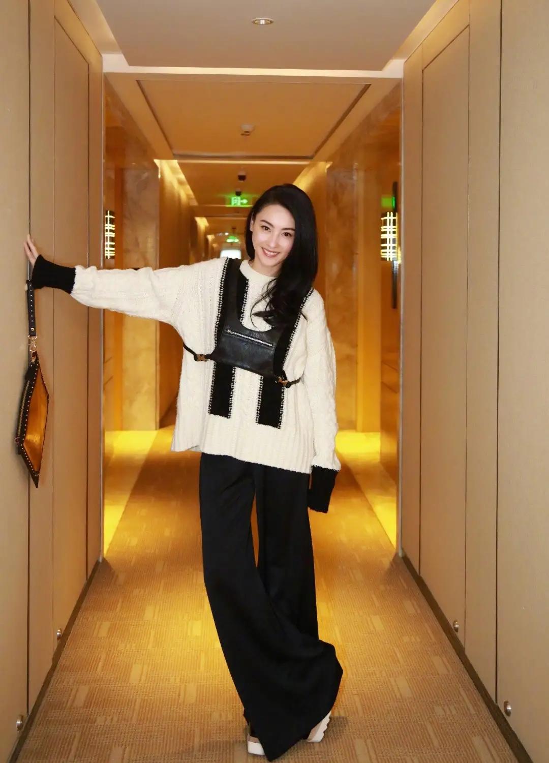 张柏芝穿小皮衣搭配,张柏芝贵气十足