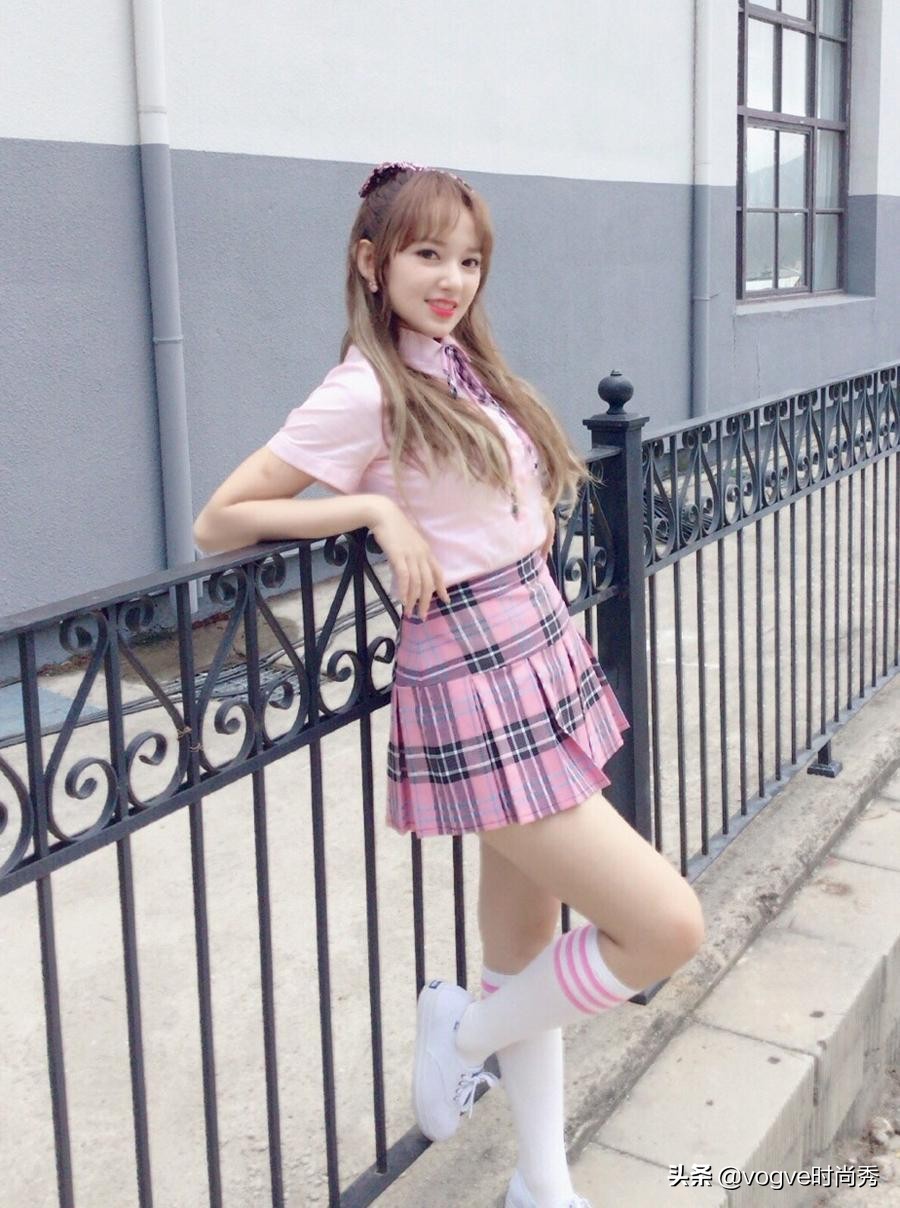 程潇早期粉色短裙,程潇在出道前和出道后的变化