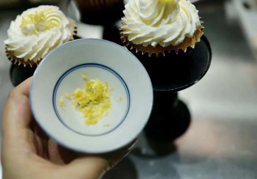 万人定闹钟早起云约早饭，为了去世界各地摆摊卖小吃做准备