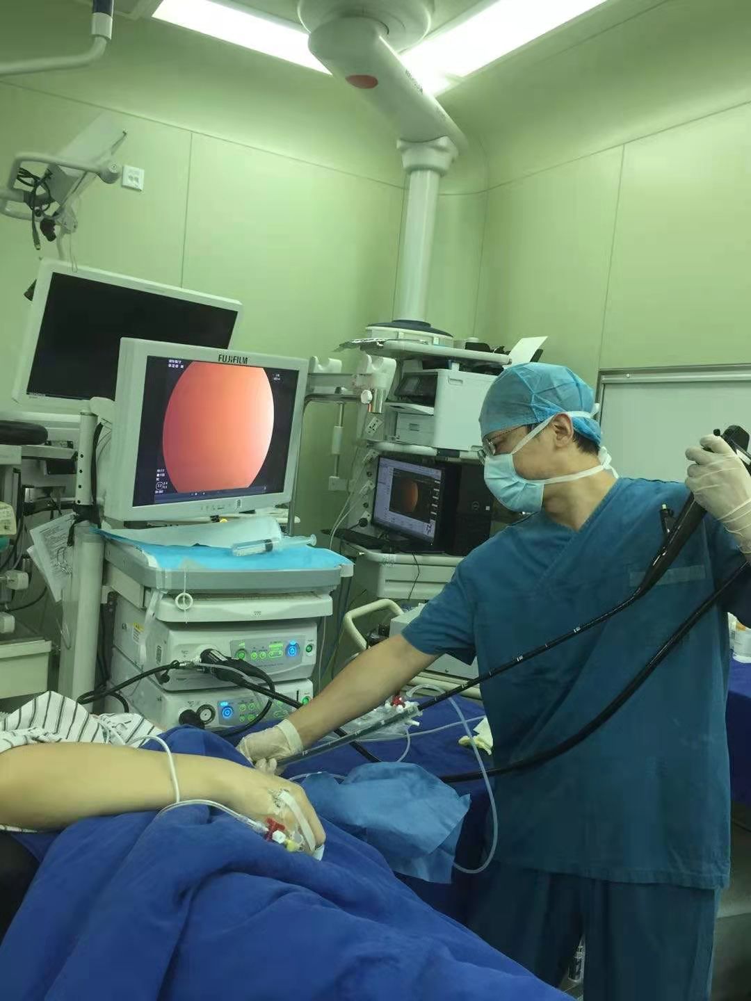 鹅足骨刺,吃骨头误吞导致食道穿孔