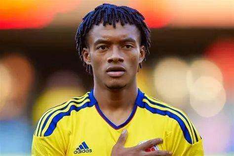 谜题解开,c罗进球后霸气回应动作