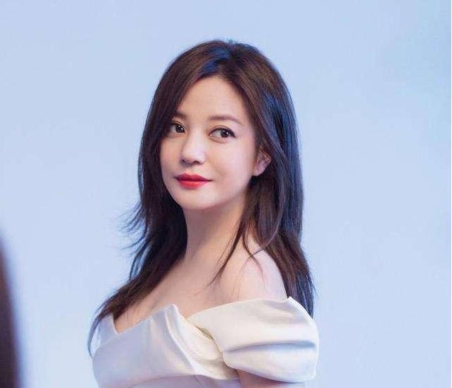 19年前赵薇拍少林足球,琼瑶评价赵薇演少林足球