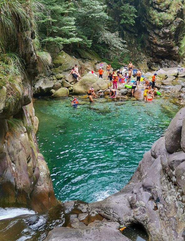 武宁牛鼻孔溯溪被困,武宁牛鼻孔溯溪潜水