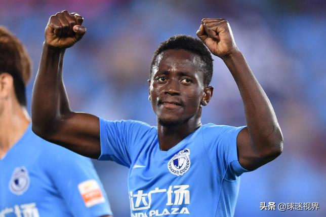 23岁加纳国脚曾3球斩杀巴萨，新赛季有望成为大连人主力征战中超