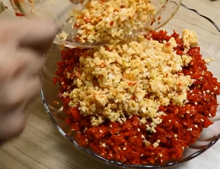 秘制剁辣椒可以做什么好吃的,爱吃辣椒的自己在家做