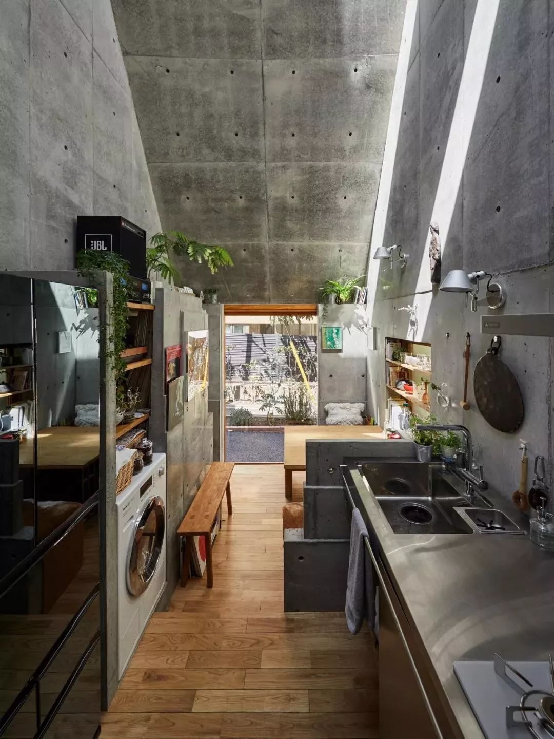 买不起大房子，日本教授为妻子造18m²“豪宅”当生日礼物.......