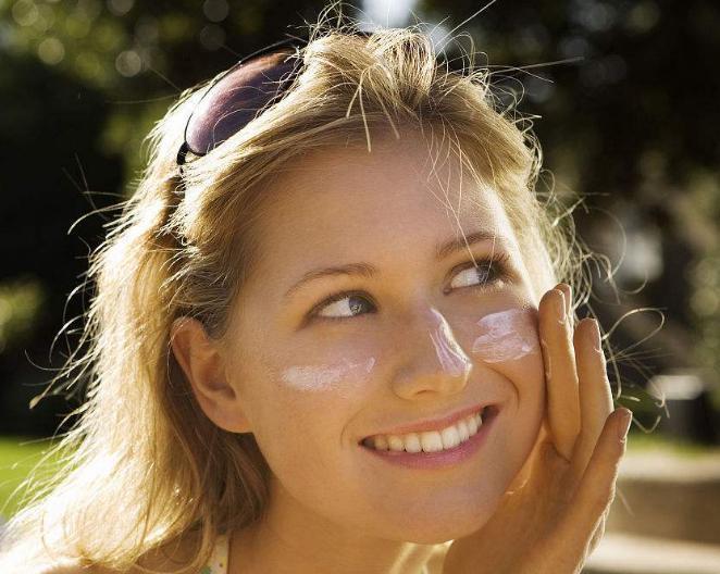 长期使用变黄的防晒霜脸会变黄吗,长期涂防晒霜皮肤能恢复原样吗