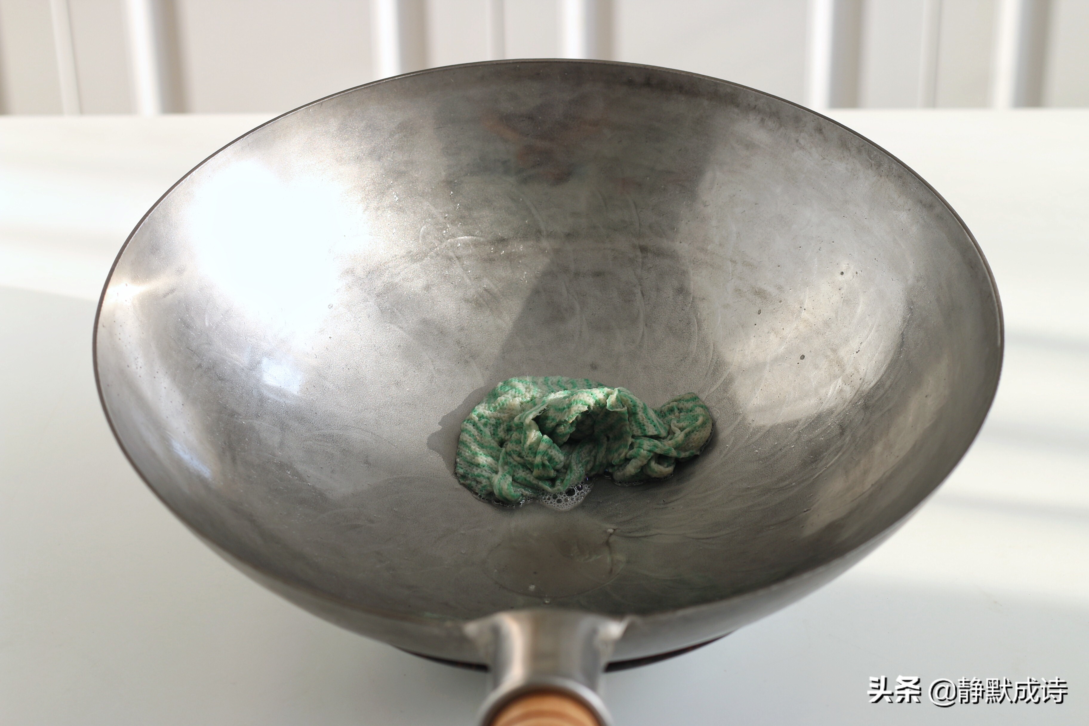 铁锅怎么开锅以后就不生锈了,铁锅怎么开锅才不会开裂