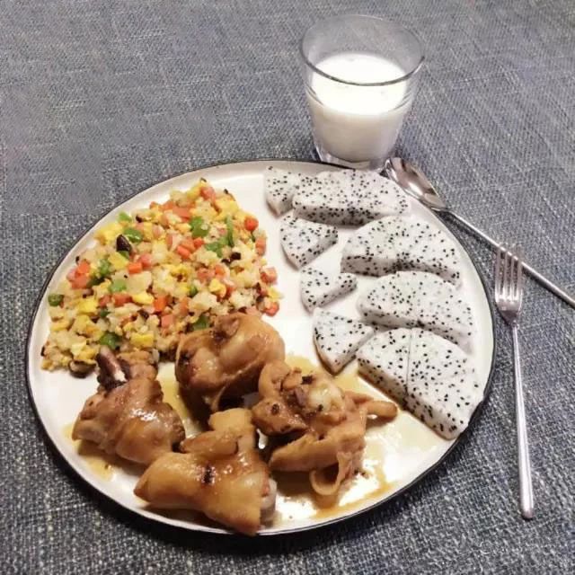 减脂餐和狗粮哪个好吃,狗粮和减脂餐哪个好吃点