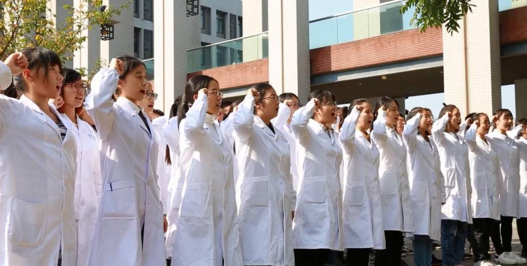 我国医药类大学排名，南医大位居前3甲，中国医大表现亮眼