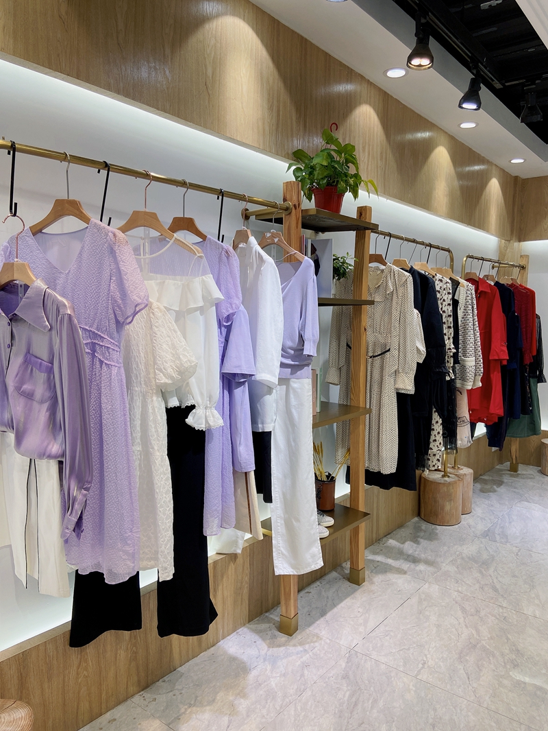 3color三彩女装官方旗舰店直播,3colour三彩服饰专卖店直播