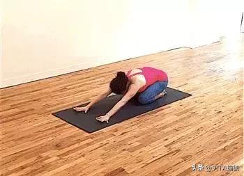 「瑜伽倒立」告别下垂,对抗衰老,塑身养颜,好处惊人!