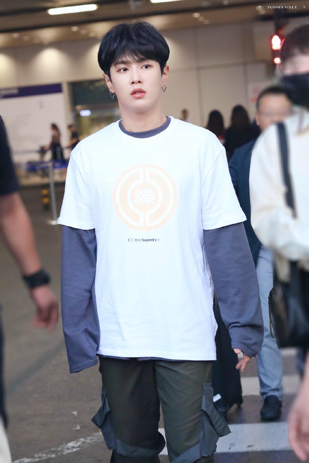 穿搭男生潮流大牌,男明星冬季最帅休闲运动穿搭