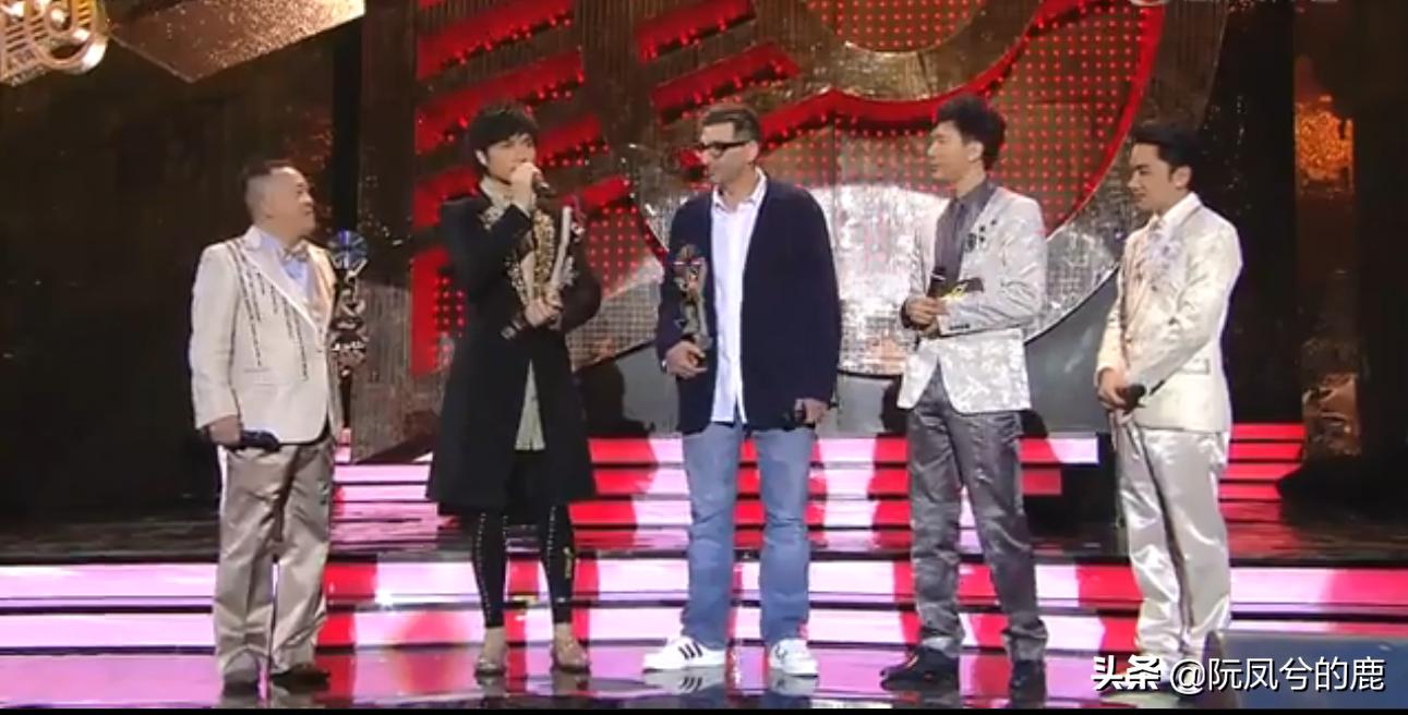 古巨基的20年爱情路终成眷属,49岁古巨基晒父子温馨互动