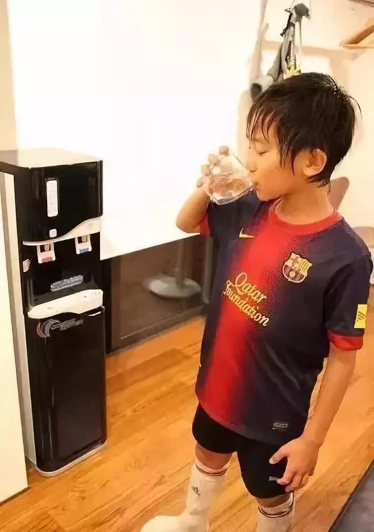 伊朗vs日本2-1足球,日本vs伊朗足球比赛结果如何了