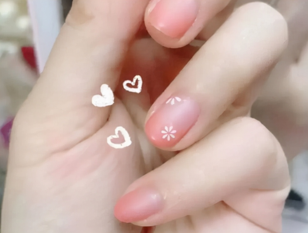 口红过期了还可以怎么利用,口红过期了怎样变废为宝