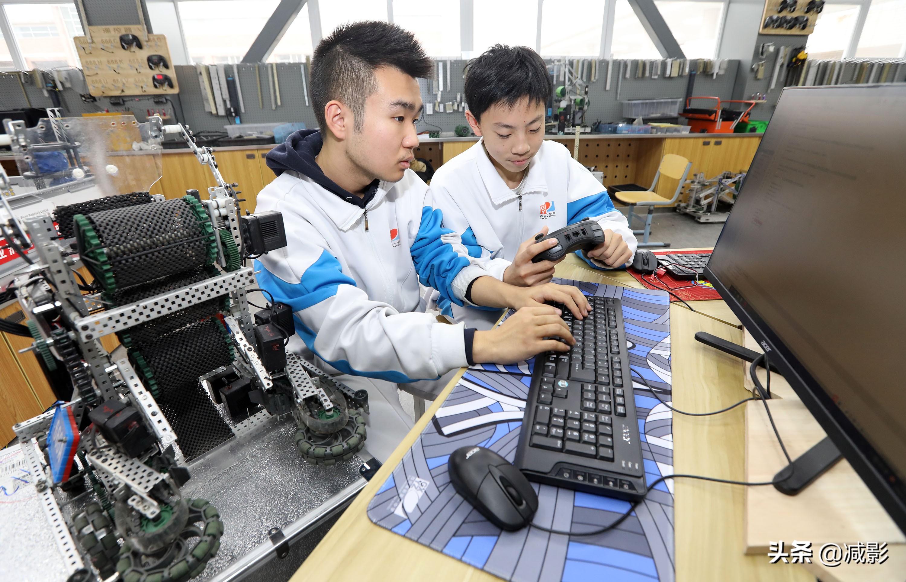 高中生机器人大赛,11岁男孩获得编程世界冠军