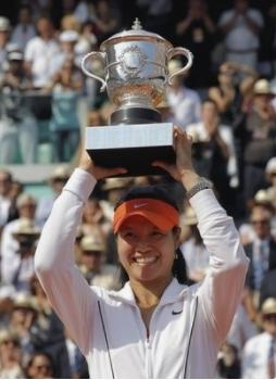 疯狂的李娜：14岁丧父、欠债不认命，苦拼15载成网球天后身价上亿