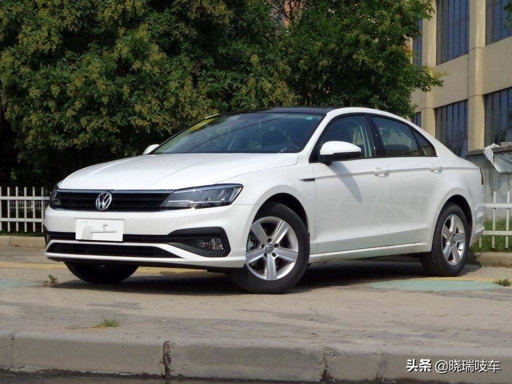 2021改款大众凌渡中配,上市宽体轿跑15年凌渡1.4t风尚