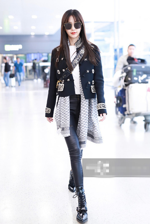 angelababy用围巾围裙子视频,angelababy粉色围巾