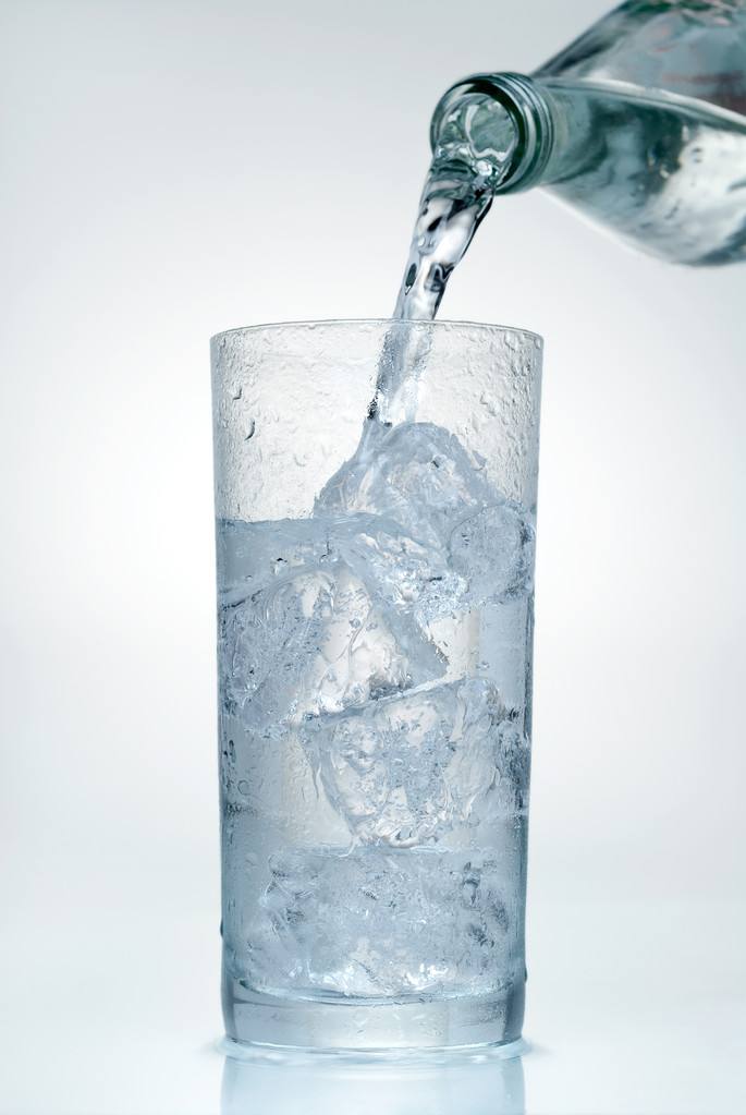 玻璃水用完了必须立马就加吗,玻璃水必须全部用完才可以加吗