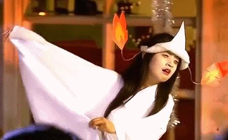 这样拍照发朋友圈的女生，也太“婊”了