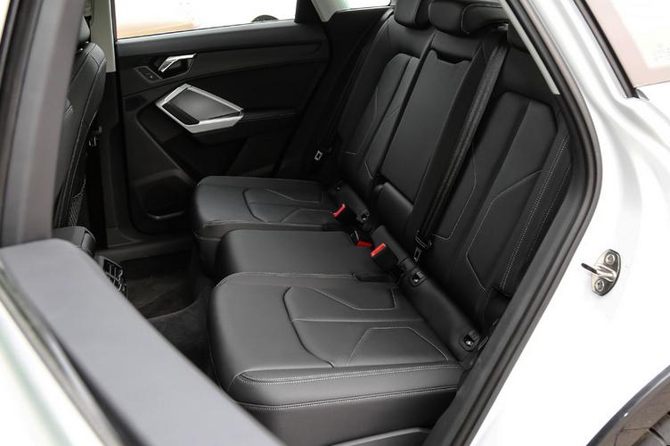 奥迪q32.0t和宝马x12.0t,奥迪q3是四缸2.0t的吗