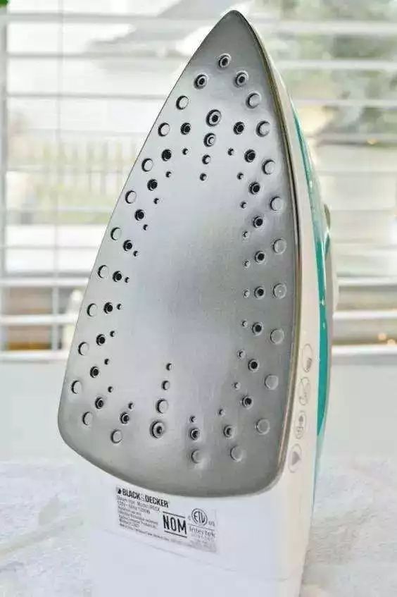 教你个生活小妙招，这样洗出来的白袜子跟新的一样