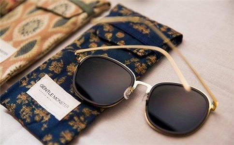 最好偏光太阳镜男士墨镜日夜两用,怎么选一款好的男士的墨镜