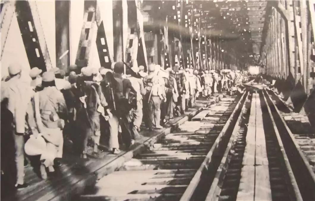 抗美援朝初,麦克阿瑟执意炸掉鸭绿江大桥,为何美国始终不敢下令