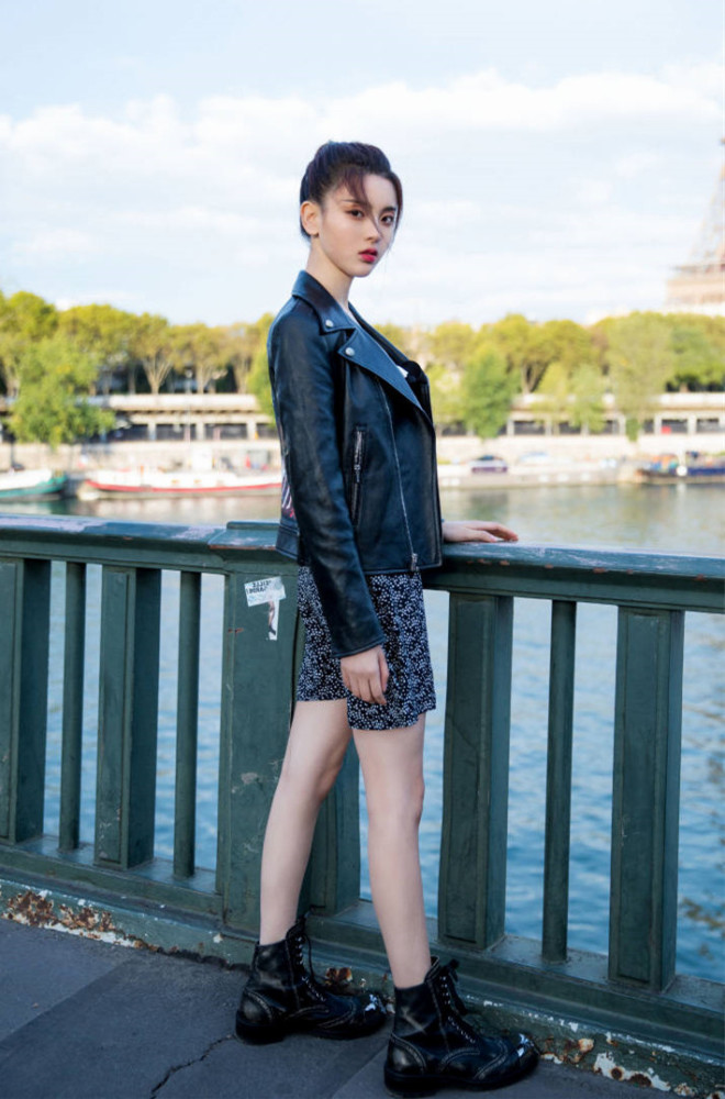 稍微高一点筒的马丁靴穿搭,drmartens马丁靴怎么搭配