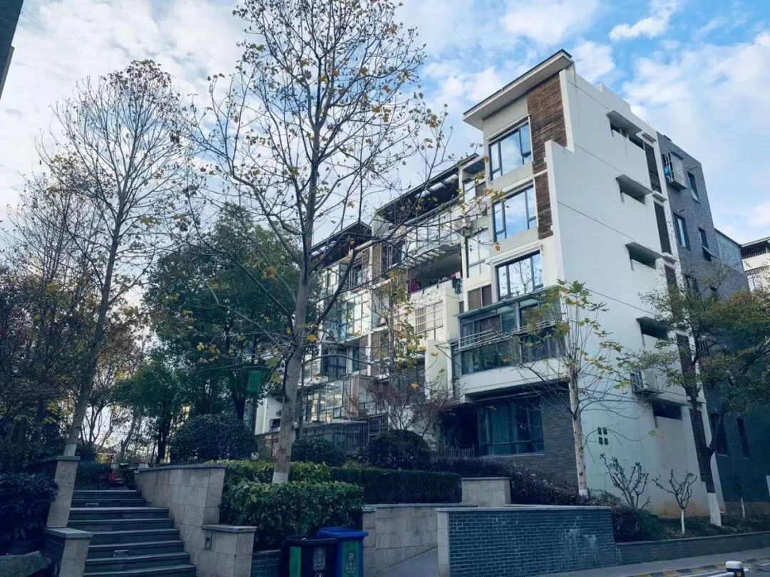 刚刚！我去江北一楼盘实探，惨遭售楼员无情白眼……