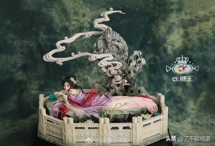 他从珠宝首饰到美容美发样样精通,只为做好一块蛋糕